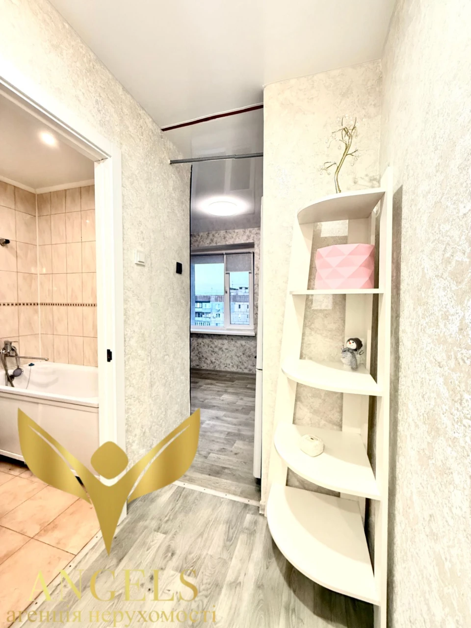 Продаж 1-кімнатної укомплектованої квартири 40.2м² м/р Шкіль