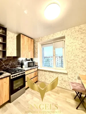 Продаж 1-кімнатної укомплектованої квартири 40.2м² м/р Шкіль
