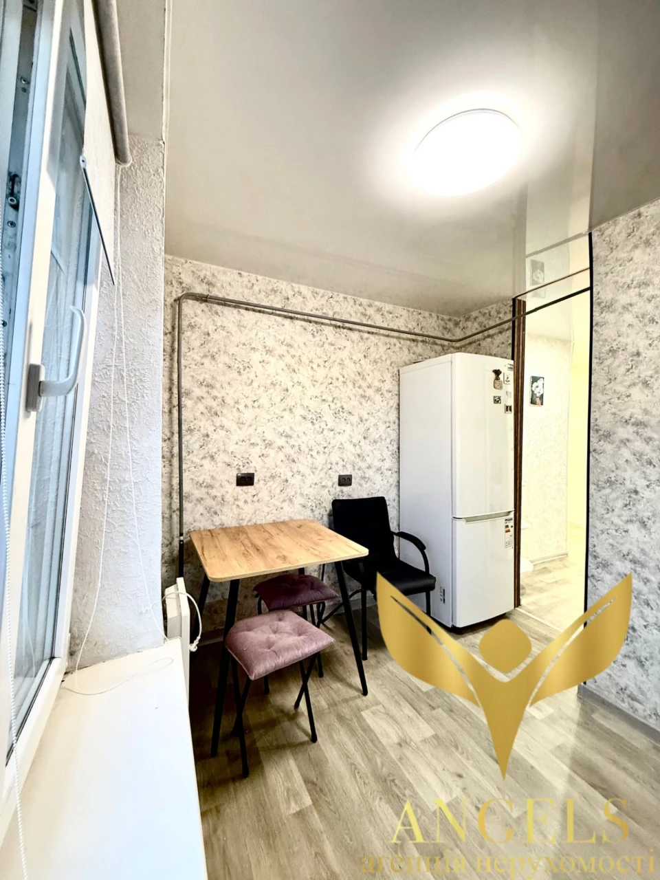 Продаж 1-кімнатної укомплектованої квартири 40.2м² м/р Шкіль