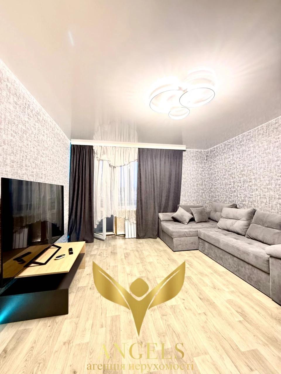 Продаж 1-кімнатної укомплектованої квартири 40.2м² м/р Шкіль