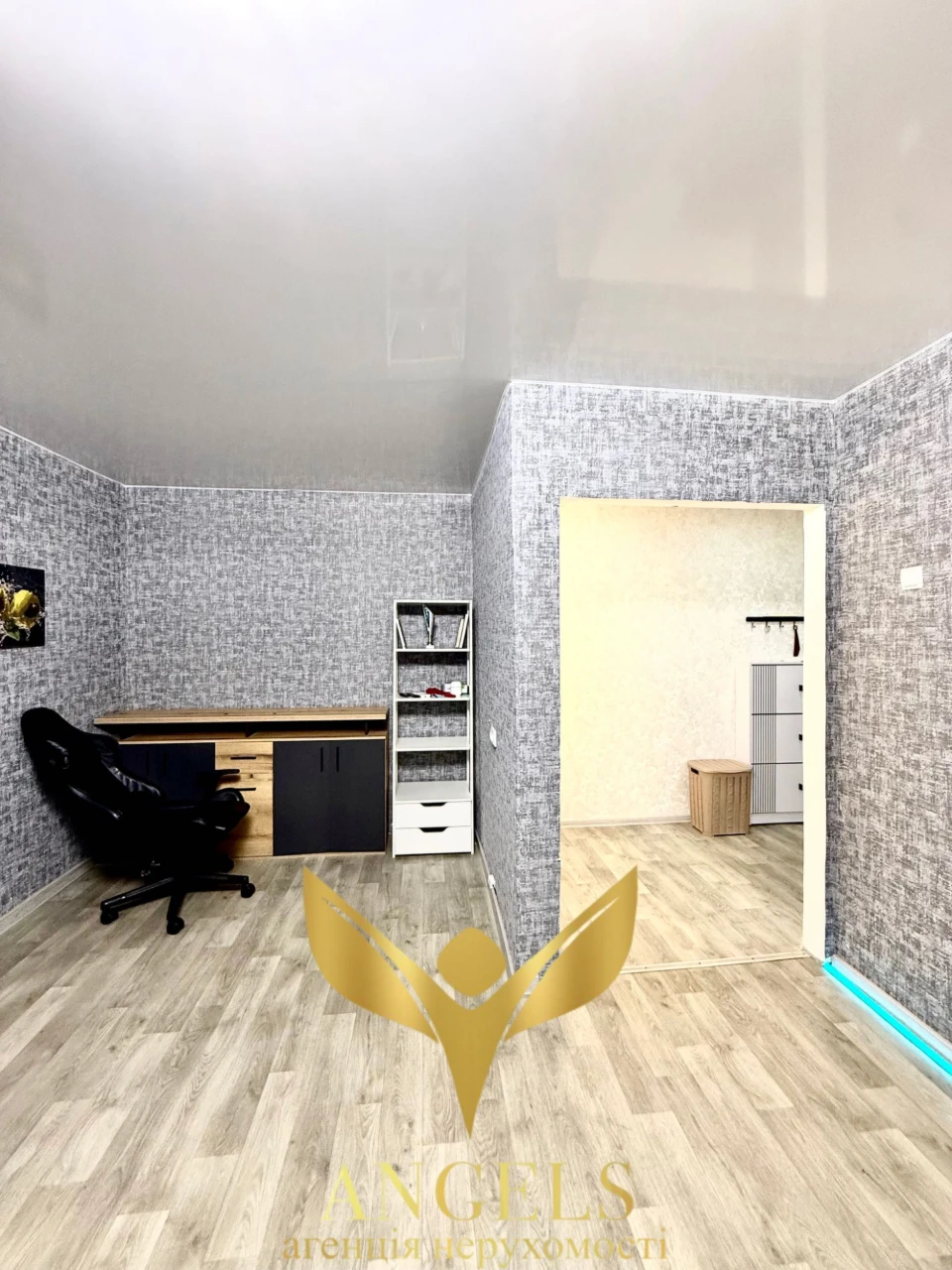Продаж 1-кімнатної укомплектованої квартири 40.2м² м/р Шкіль