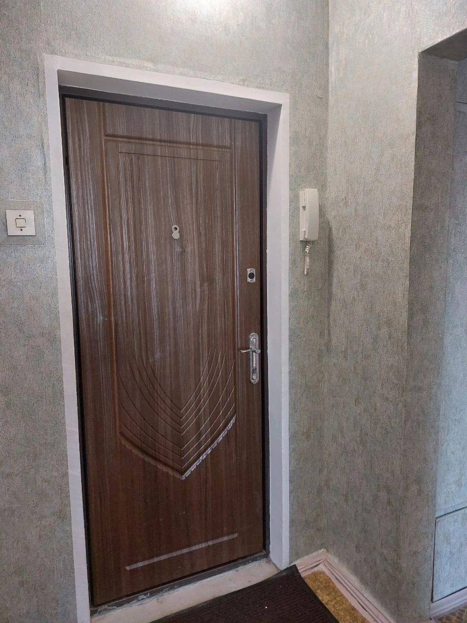 Продам 2х кімнатну квартиру навпроти СК "Надія"