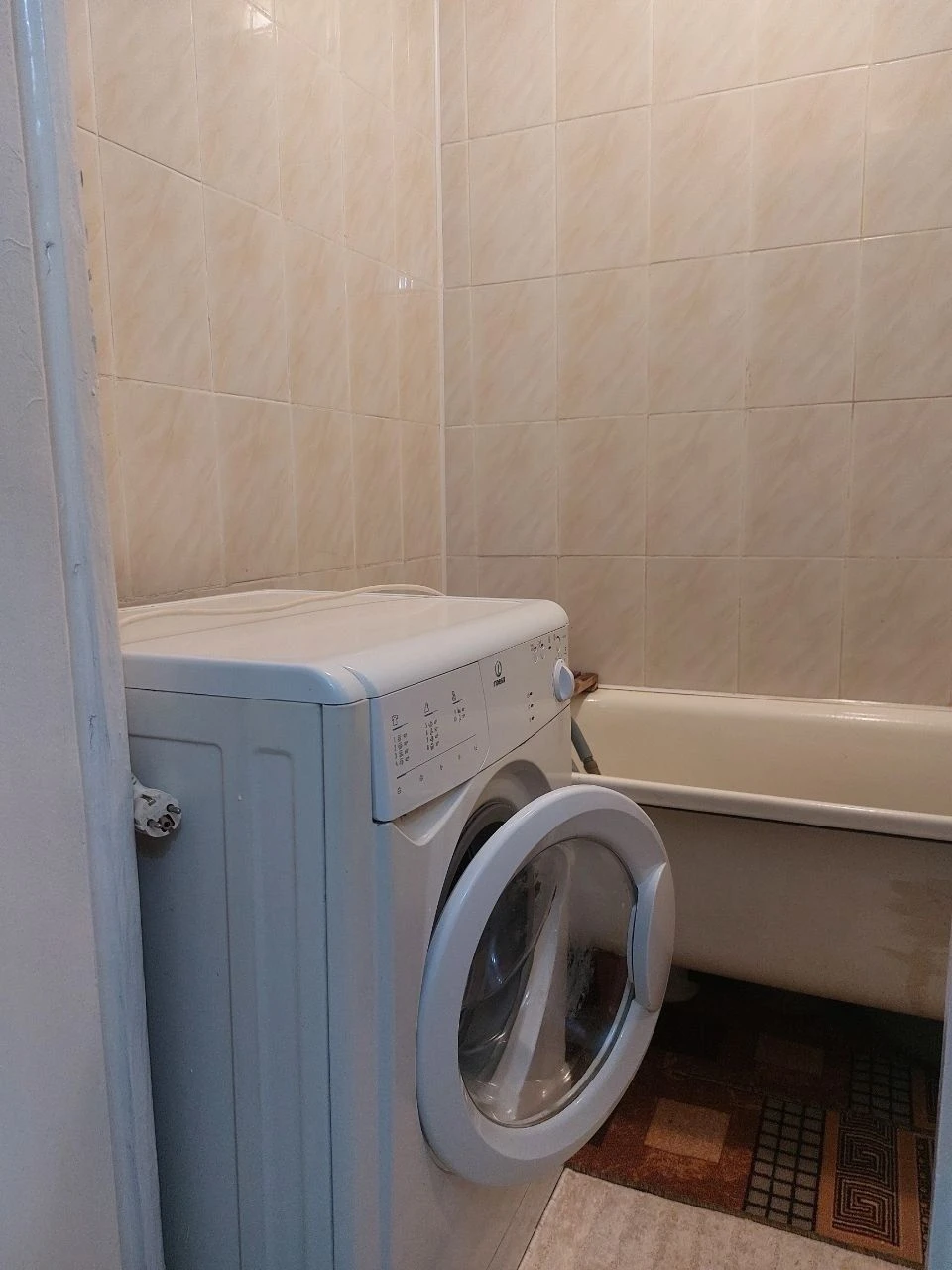 Продам 2х кімнатну квартиру навпроти СК "Надія"