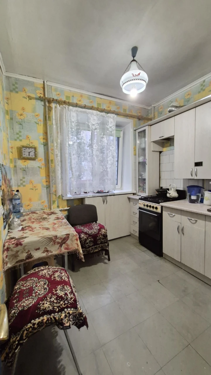 Продаж 2к квартири • 45 м² • 2 поверх • житловий стан • зуп.