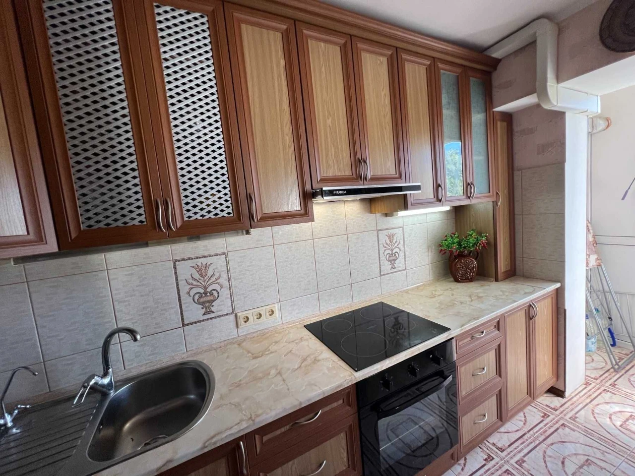 Продається гарна 2-кім.квартира, 47м2, 2/5, Корабельний.