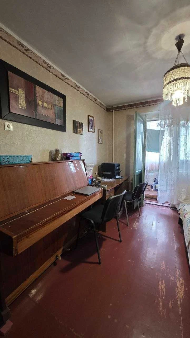 Продам 4-х кімнатну квартиру по вул. Симона Петлюри