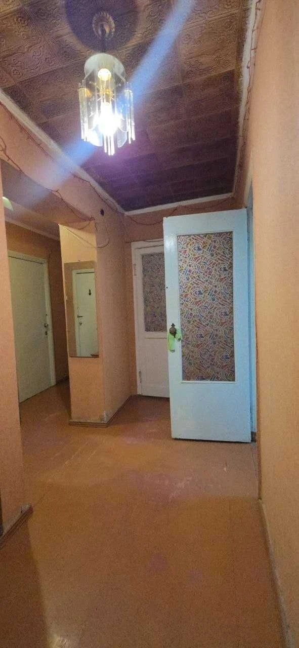 Продам 4-х кімнатну квартиру по вул. Симона Петлюри