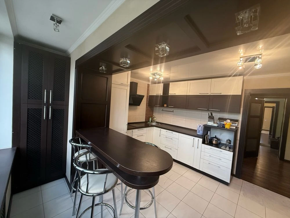 Продаж 2 кім. квартирі в Центрі міста 64м2 вул. Стрітенська