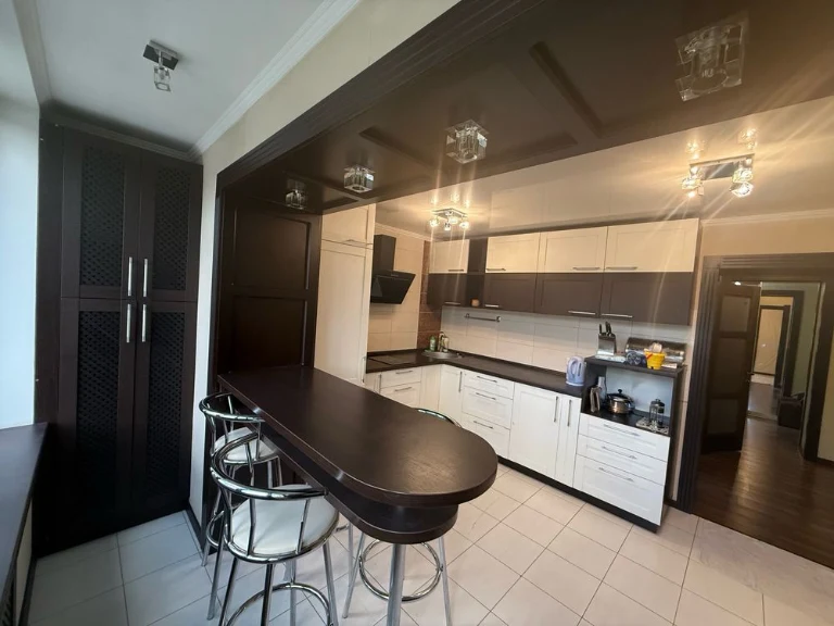 Продаж 2 кім. квартирі в Центрі міста 64м2 вул. Стрітенська