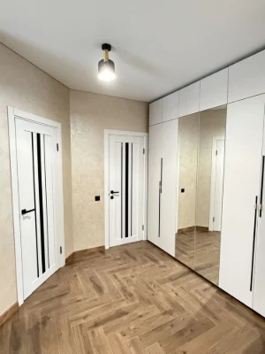 Продаж просторої півторашки , вул.Єнківська