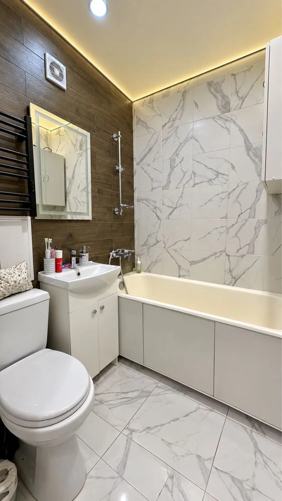 2 кім.квартира 42,5м2/Цегла/меблі+ техніка, газ.колонка, рем