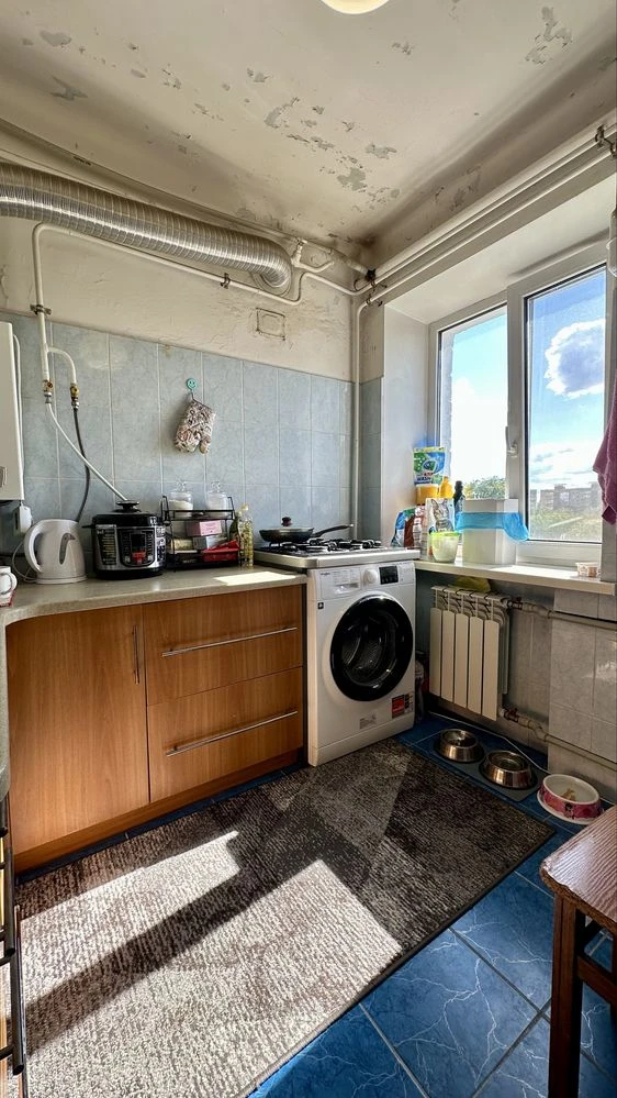 2 кім.квартира 42,5м2/Цегла/меблі+ техніка, газ.колонка, рем