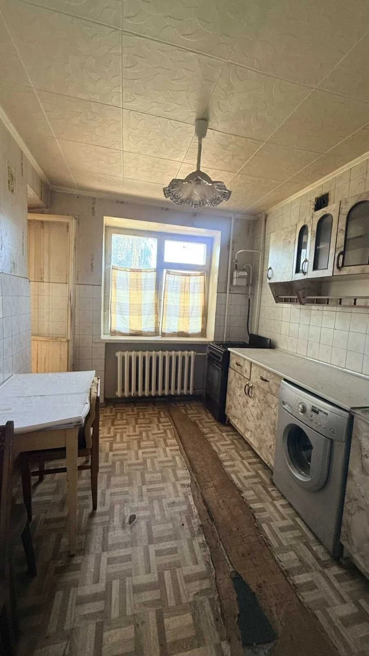 Продаж 3 кімнатної квартири, площа 700 річчя