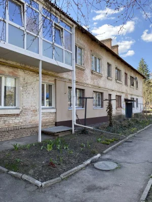 Не кутова. Замінені вхідні двері . Встановлені металопластик