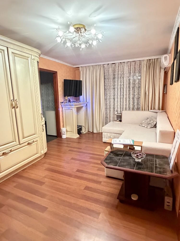 Продаж. 3 кімнатна квартира. Підвал.  Опалення індивідуальне