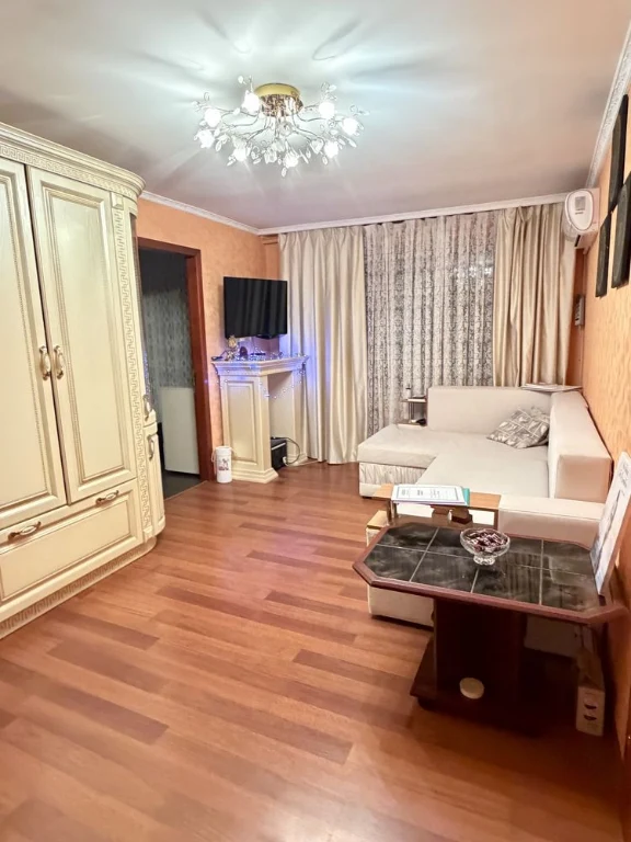 Продаж. 3 кімнатна квартира. Підвал.  Опалення індивідуальне
