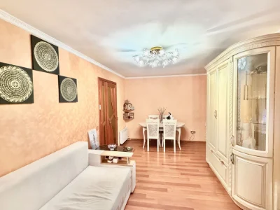 Продаж. 3 кімнатна квартира. Підвал.  Опалення індивідуальне