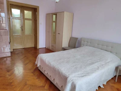Продається 2-кімнатна квартира в Центрі міста, район Театрал