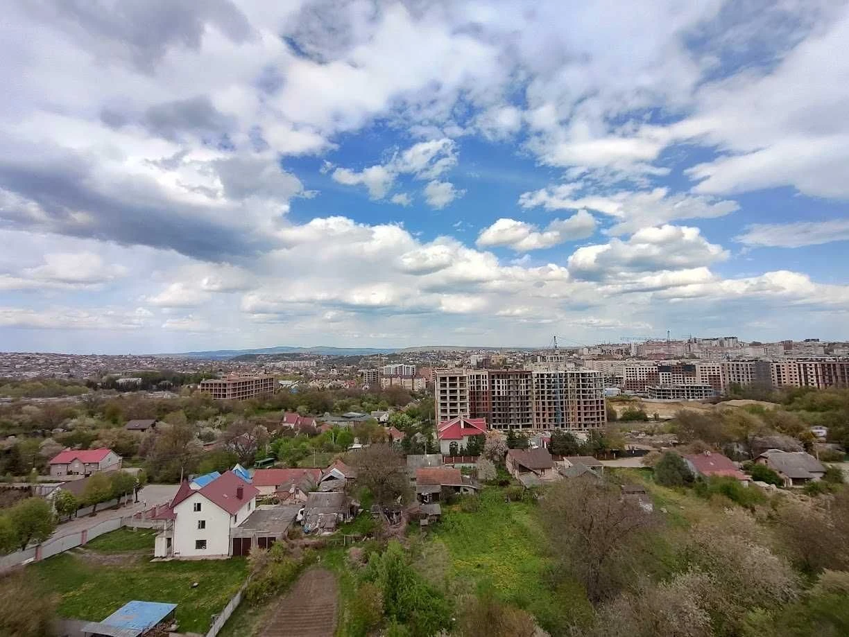 Продається 4-кімн ПЕНТХАУС з кухнею-студією та терасою 60 м²