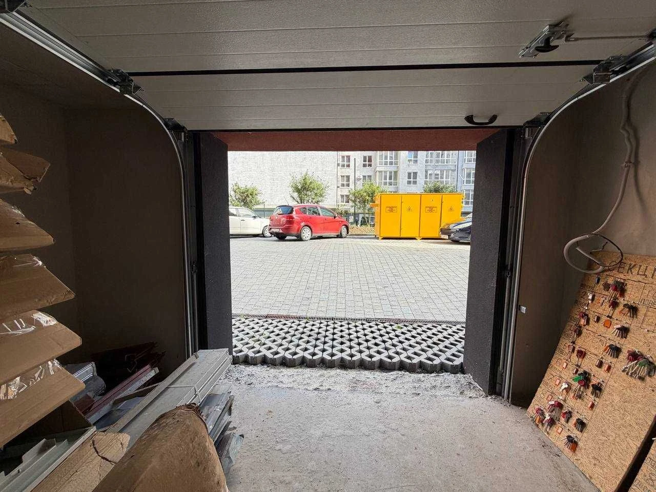 Продам гараж 24 м² у ЖК Comfort House