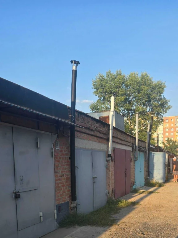 В продажу цегляний гараж на Леваді