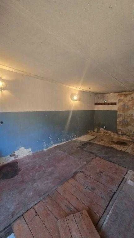 В продажу цегляний гараж на Леваді
