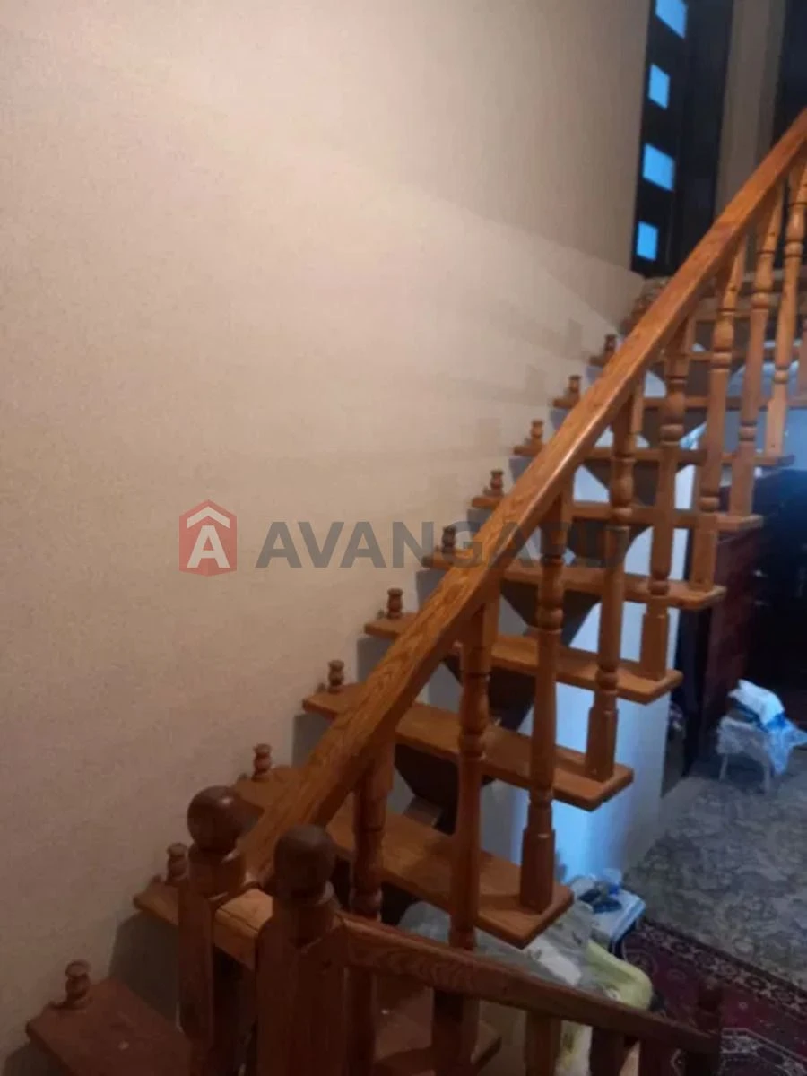 Sale of part of a house, Old Town