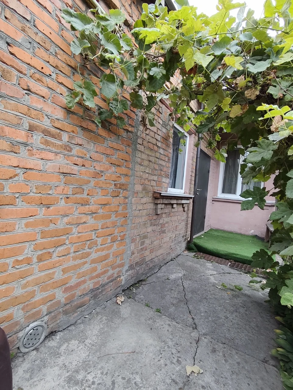 Продається частина будинку з окремим двором у Житомирі