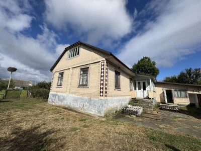 Продам добротний цегляний булинок в селі Кузьмин, поруч міст