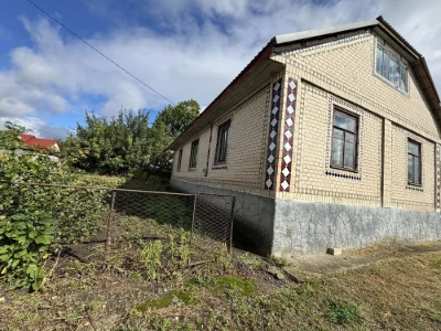 Продам добротний цегляний булинок в селі Кузьмин, поруч міст