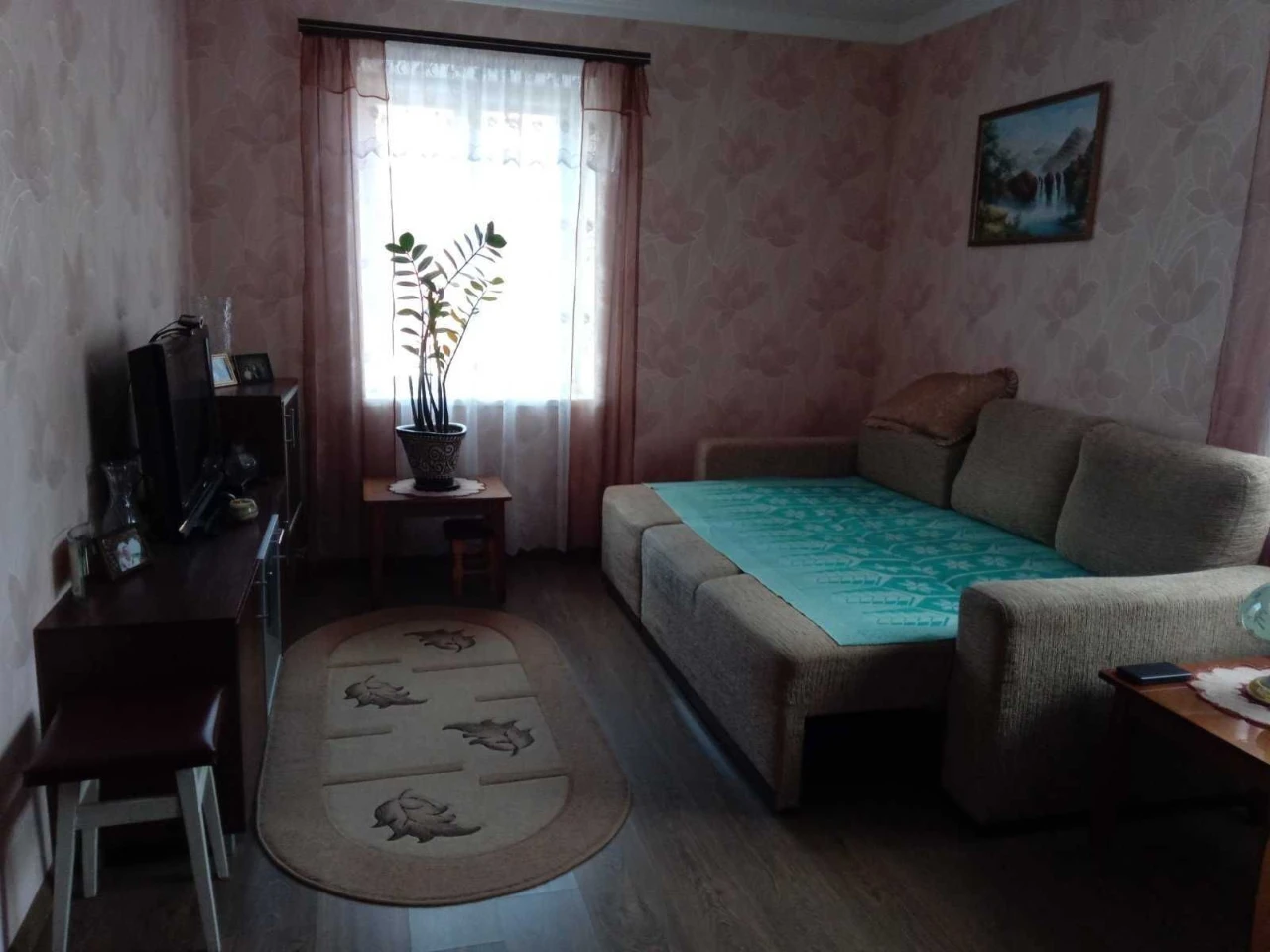 Затишний будинок з усіма комунікаціями, є тепла підлога. Вел