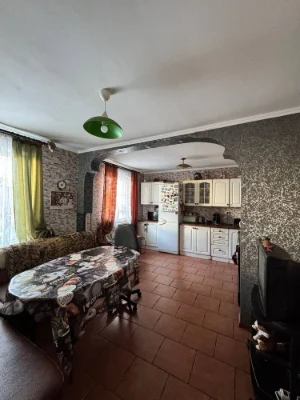Продаж ! Міцний окремий будинок 120м2 з ремонтом, єВідновлен