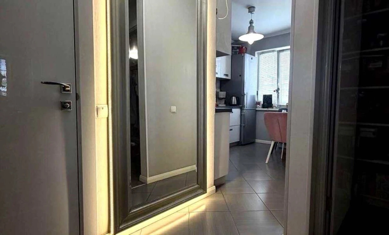 Продам 2-кімнатну квартиру, вулиця Миколайчука Івана (Серафи