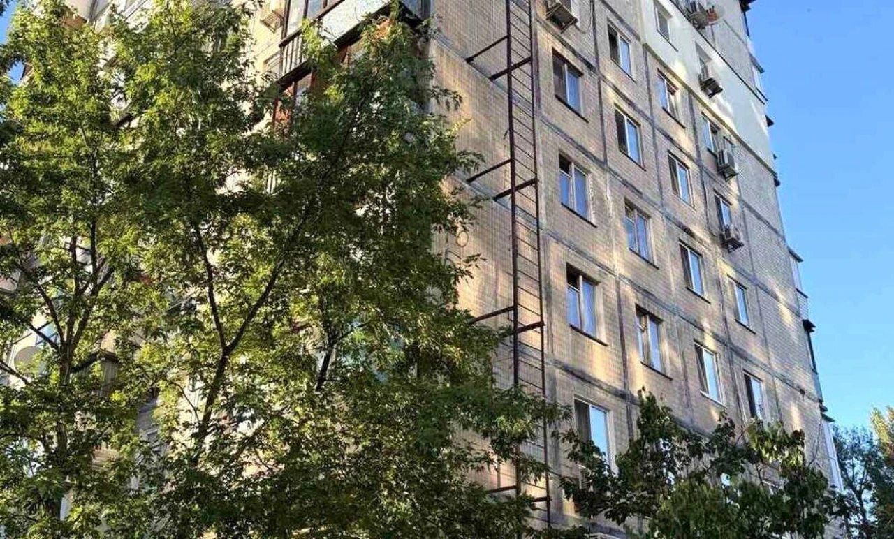 Продам 2-кімнатну квартиру, вулиця Миколайчука Івана (Серафи