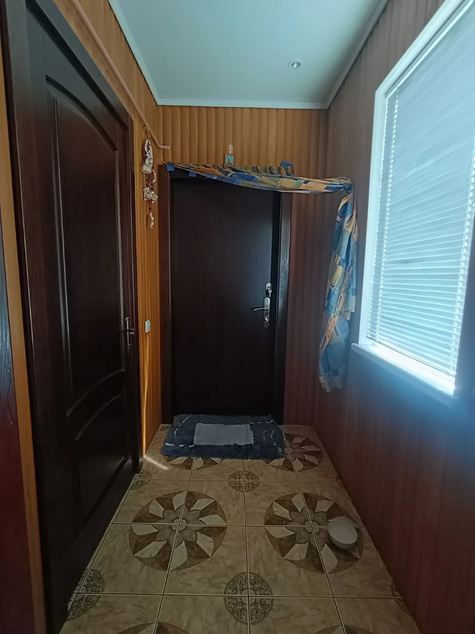Будинок з ремонтом та доглянутим подвір'ям