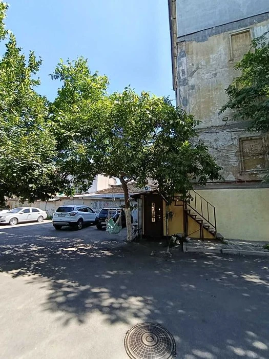 Продаем комнату в коммуне 31 метр с балконом, можно поделить