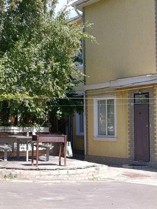 Продаем комнату в коммуне 31 метр с балконом, можно поделить