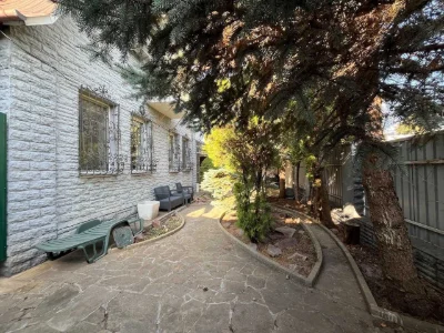 Продаж частини будинку, 165 кв м, 2 поверхи, Нивки.