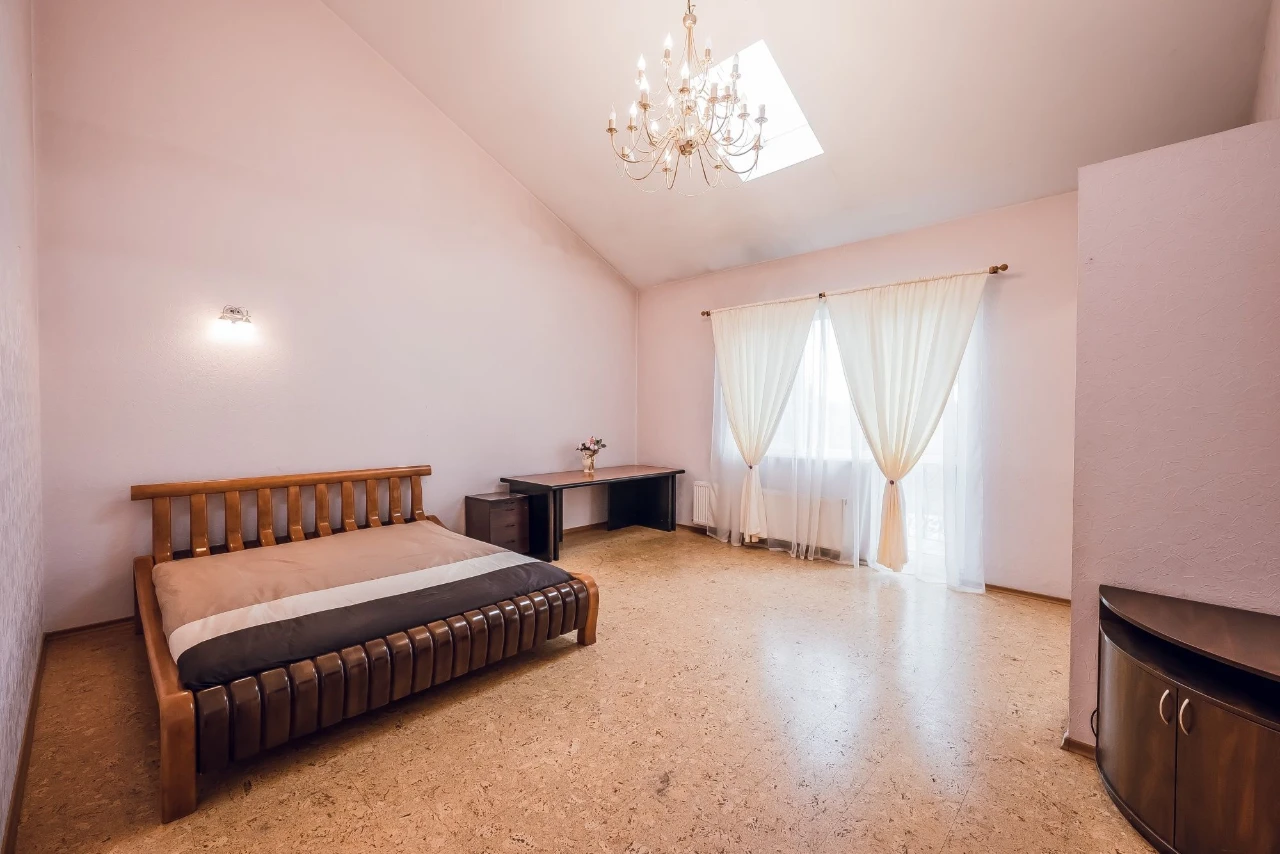Продаж будинку з критим басейном Київ, від власника