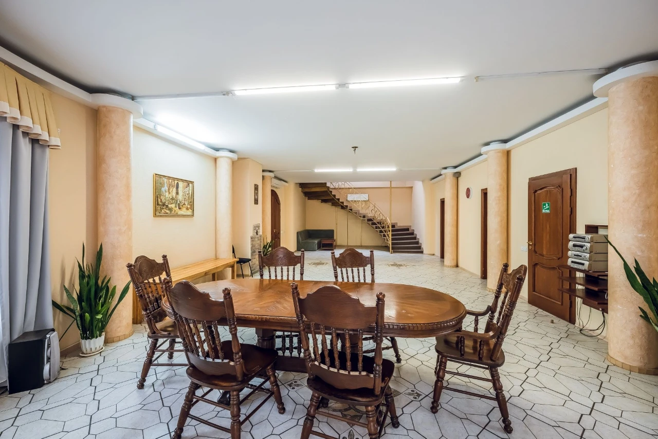 Продаж будинку з критим басейном Київ, від власника