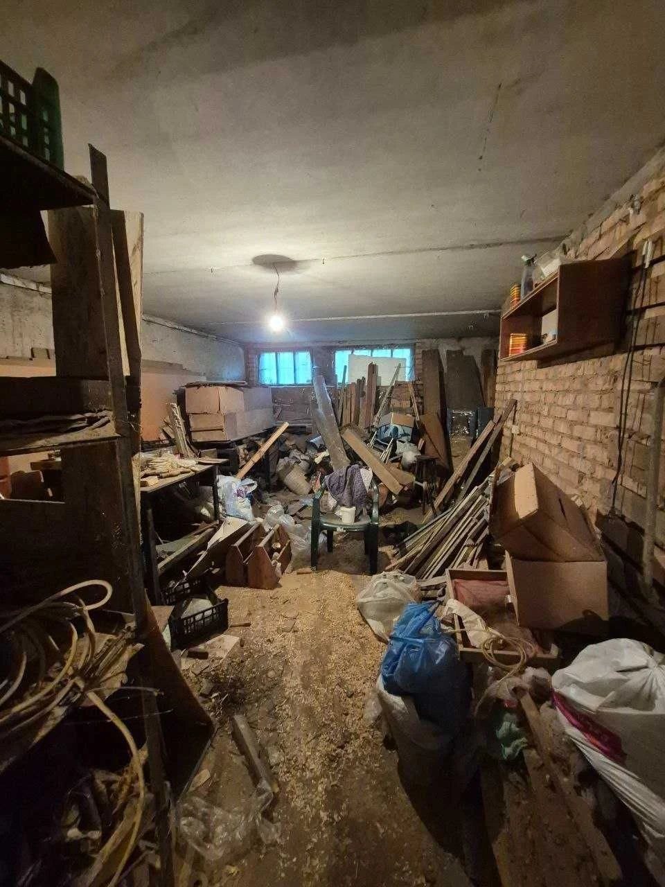 Продам дом +10 соток участок и большой подвал (Днепр -правый