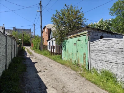 Продам ділянку з будинком на Нагорці біля парку