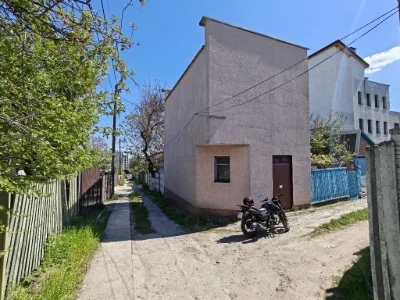 Продам ділянку з будинком на Нагорці біля парку