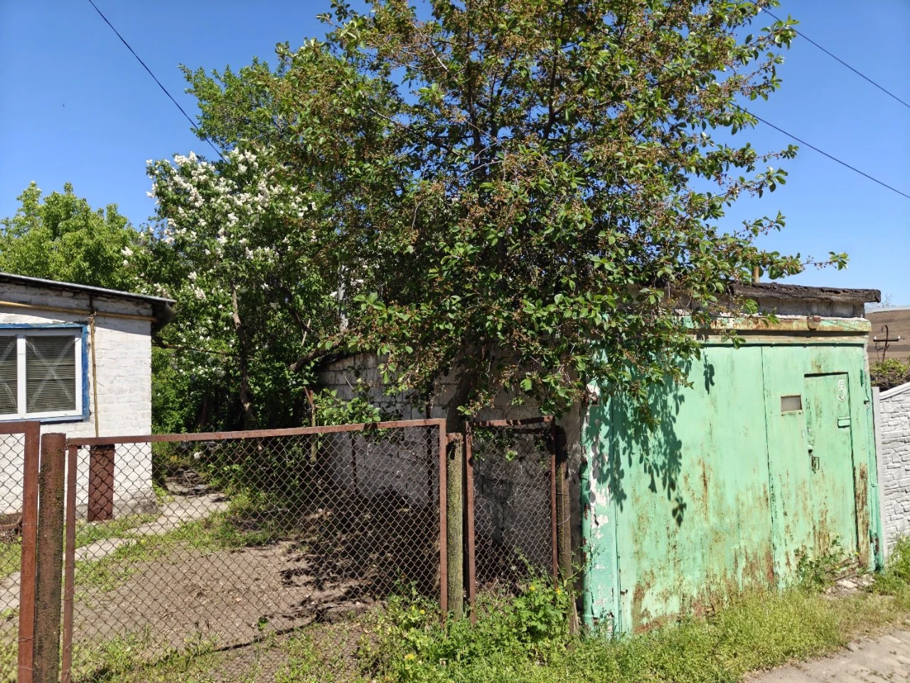 Продам ділянку з будинком на Нагорці біля парку