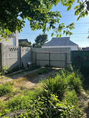 Продам домик  + участок пр. Мазепы ( Варус )газ ,вода,свет з