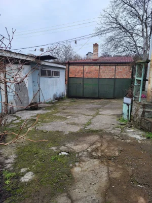 Продається житловий будинок з садибою
