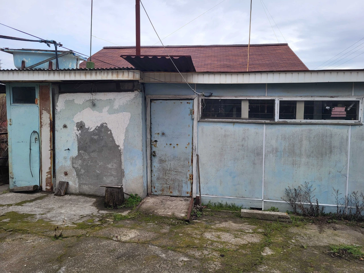 Продається житловий будинок з садибою