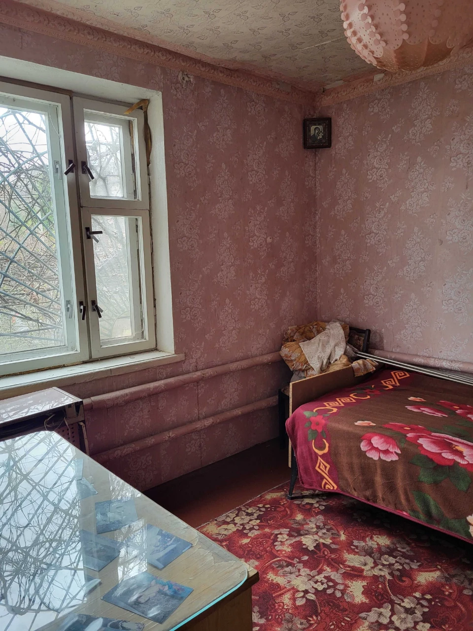 Продається житловий будинок з садибою