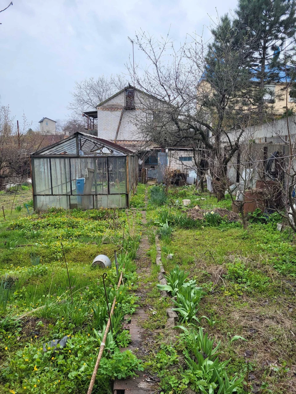 Продається житловий будинок з садибою