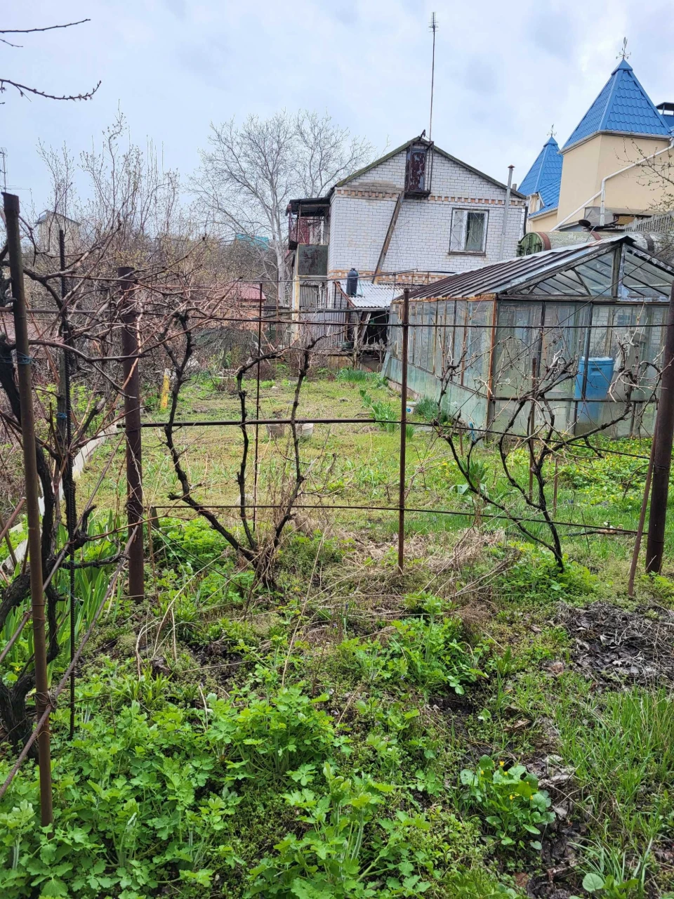 Продається житловий будинок з садибою